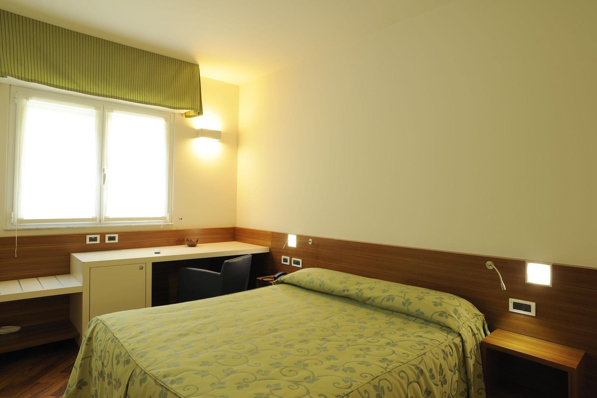 Hotel Le Roi Varazze Bagian luar foto